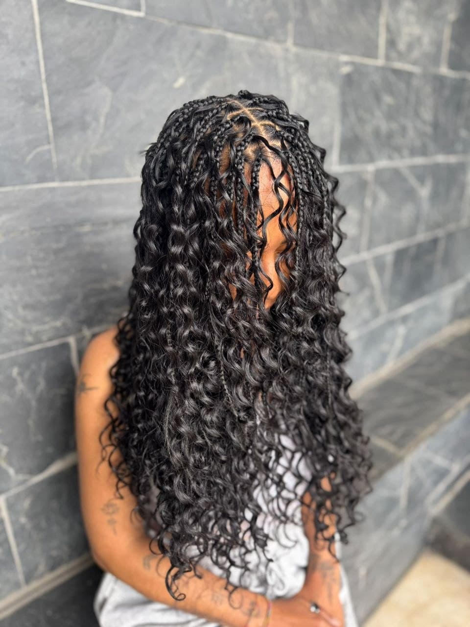 Boho Braid con rizo medio y puntas — trenzas africanas en Madrid