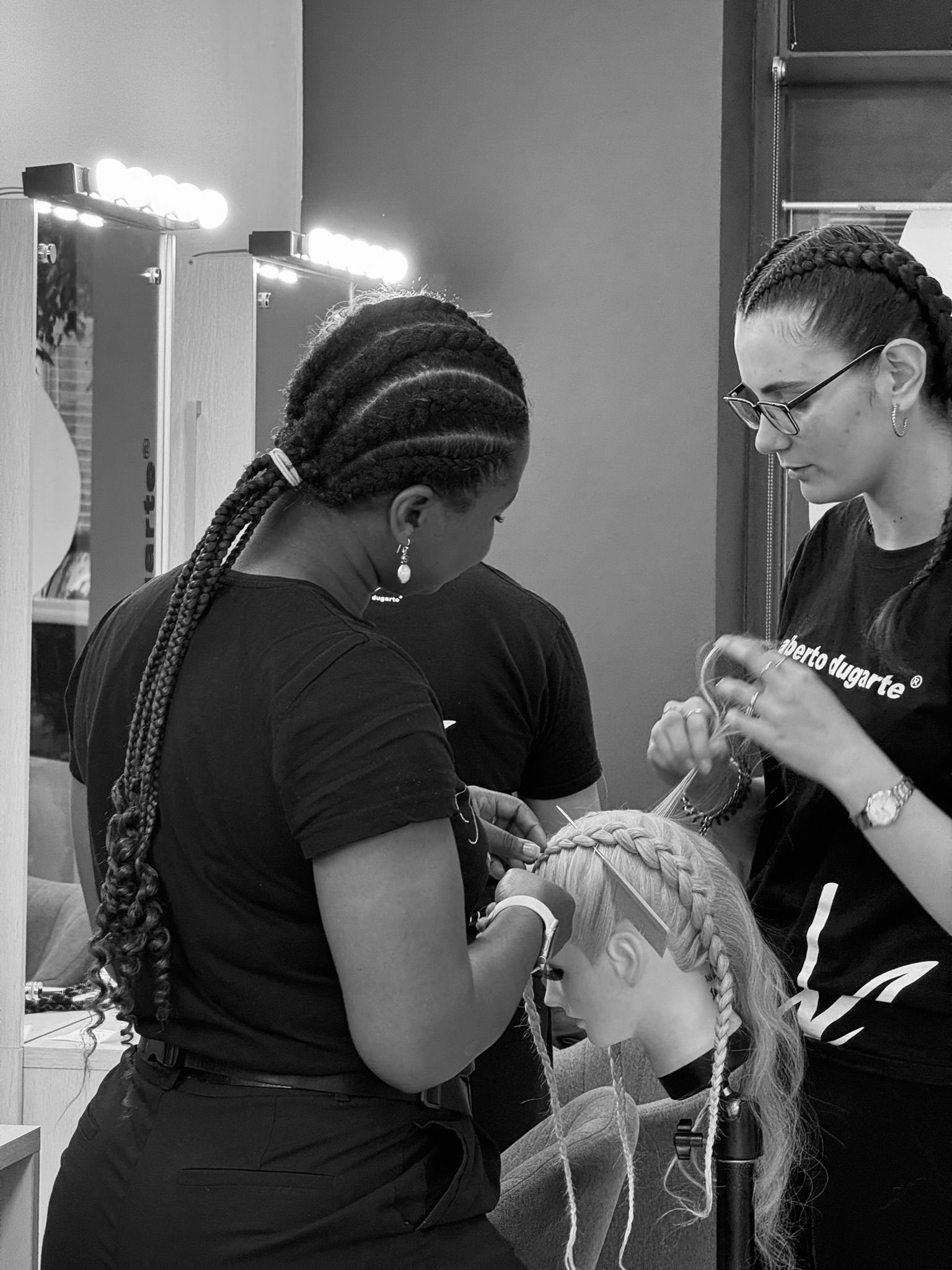 Rosa Mikue enseñando en uno de sus cursos